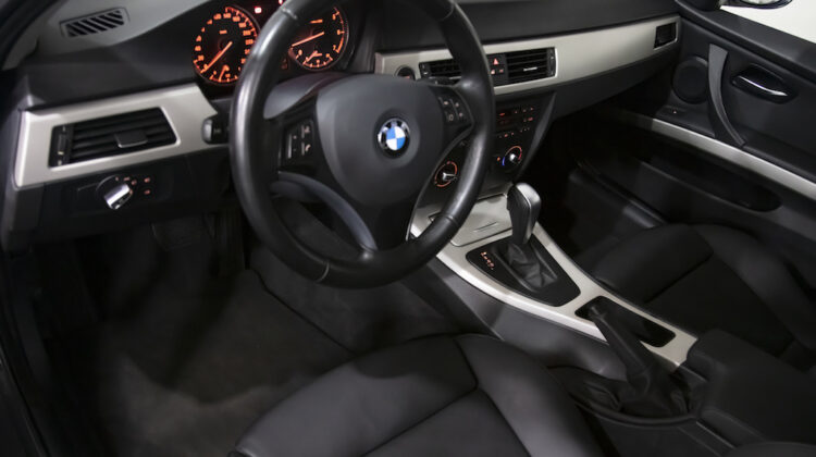 BMW 320i 2.0 16V – Impecável