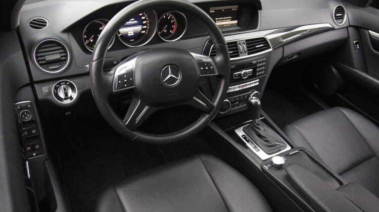 Mercedes C 200 Sport 1.8 Turbo CGi – Impecável